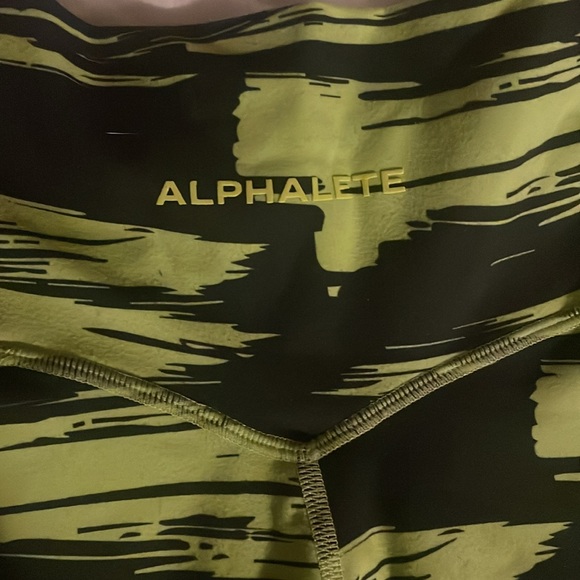 Alphalete Medium Leggings - Picture 3 of 3